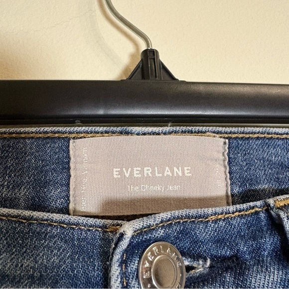 Everlane The Cheeky Jean Crop in Medium Blue - Picture 4 of 5